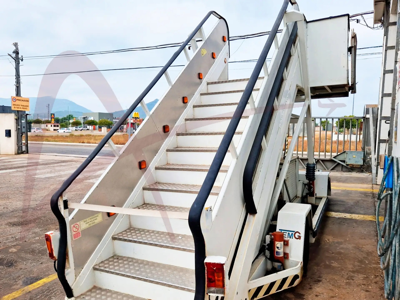 TEMG TG-2244 - Escada de passageiros: foto 2 TEMG TG-2244 - Escada de passageiros: foto 2