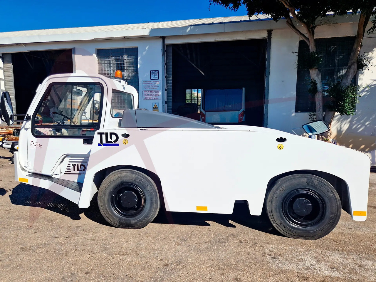 TLD TMX-150/15 - Trator de push-back: foto 3 TLD TMX-150/15 - Trator de push-back: foto 3