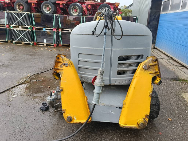 Brokk 330 remote demolition robot sloop kraan excavator - Escavadora de rastos: foto 5 Brokk 330 remote demolition robot sloop kraan excavator - Escavadora de rastos: foto 5