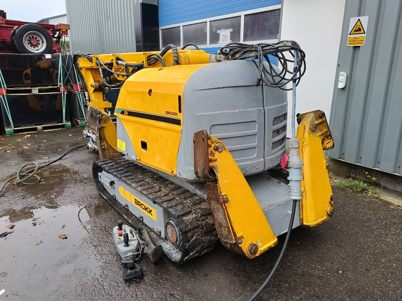 Brokk 330 remote demolition robot sloop kraan excavator - Escavadora de rastos: foto 4 Brokk 330 remote demolition robot sloop kraan excavator - Escavadora de rastos: foto 4