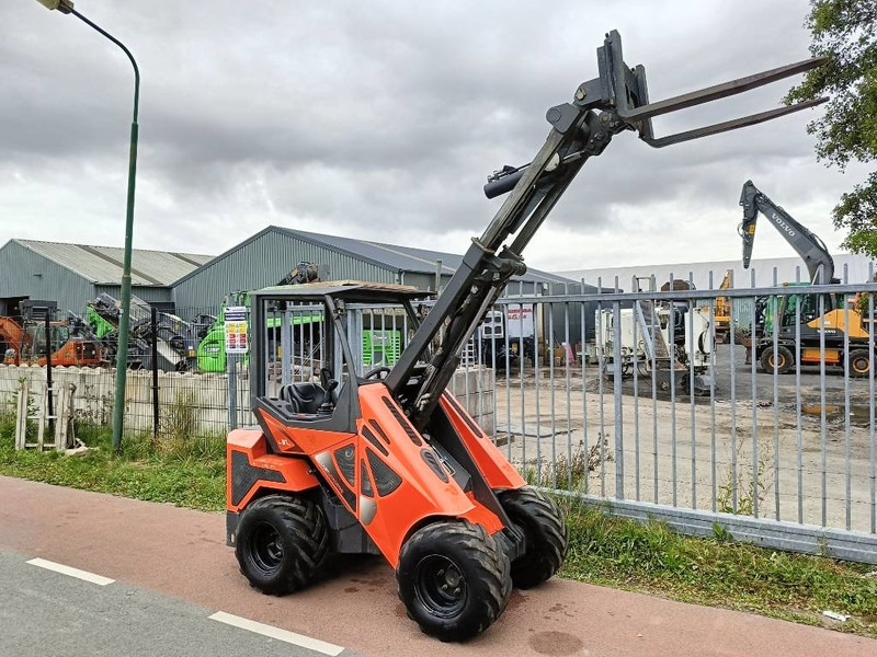 Cast 33 TLS minishovel mini loader giant avant 1400kg - Mini pá carregadora de rastos: foto 2 Cast 33 TLS minishovel mini loader giant avant 1400kg - Mini pá carregadora de rastos: foto 2