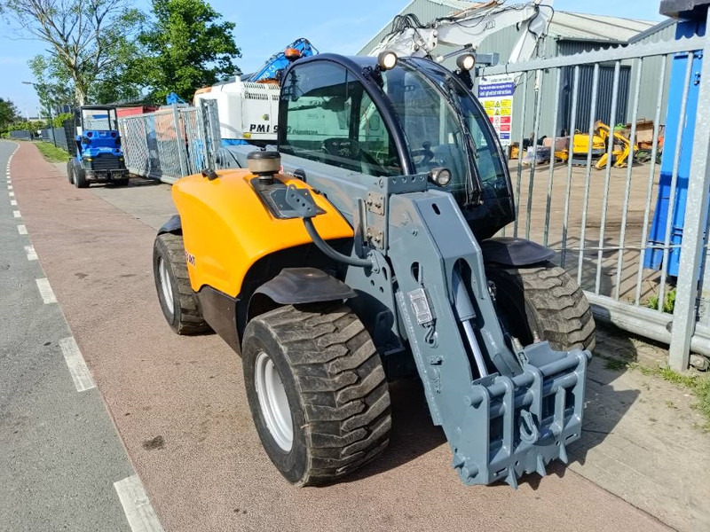 Giant 4548 Tendo verreiker 4,6 m 1,7 ton telehandler CE - Empilhador telescópico: foto 3 Giant 4548 Tendo verreiker 4,6 m 1,7 ton telehandler CE - Empilhador telescópico: foto 3