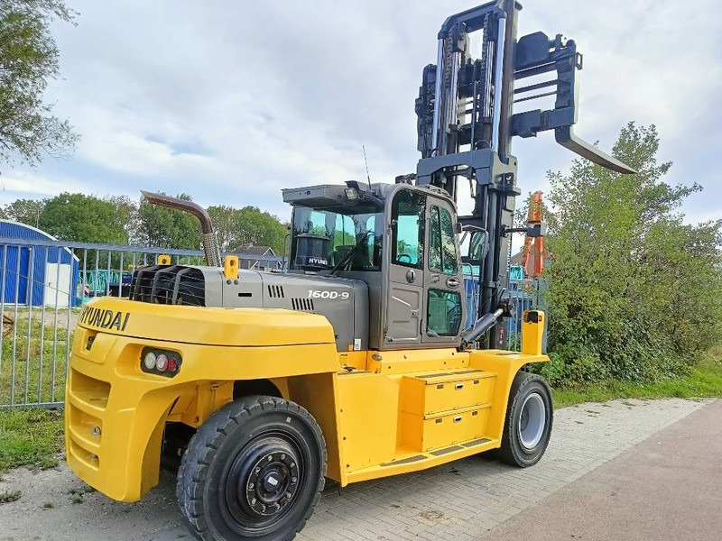 Hyundai 160 D-9 heftruck forklift stapler 16 ton CE - Empilhadeira a diesel: foto 2 Hyundai 160 D-9 heftruck forklift stapler 16 ton CE - Empilhadeira a diesel: foto 2