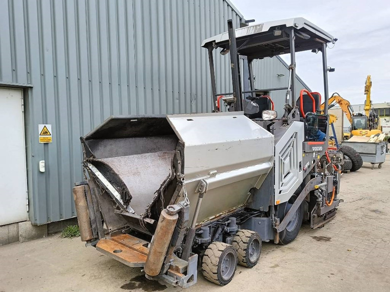Volvo P 2870 D paver finisher asfaltmachine 2020 - Acabadora: foto 2 Volvo P 2870 D paver finisher asfaltmachine 2020 - Acabadora: foto 2