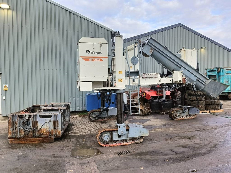 Wirtgen SP 250 500 beton bekisting machine sleep - Acabadora: foto 2 Wirtgen SP 250 500 beton bekisting machine sleep - Acabadora: foto 2