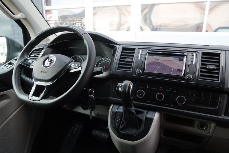 Volkswagen Transporter 2.0 TDI L2H1 Highline AUT/ NAVI/ CAMERA/ CRUISE/ AIRCO/ LEDER/ TREKHAAK - Furgão compacto: foto 5 Volkswagen Transporter 2.0 TDI L2H1 Highline AUT/ NAVI/ CAMERA/ CRUISE/ AIRCO/ LEDER/ TREKHAAK - Furgão compacto: foto 5
