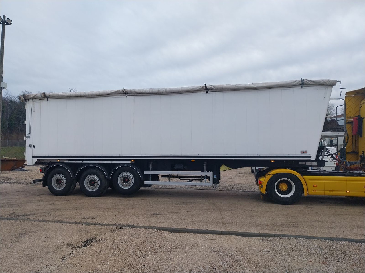 BODEX 55m3 - Semi-reboque basculante: foto 3 BODEX 55m3 - Semi-reboque basculante: foto 3