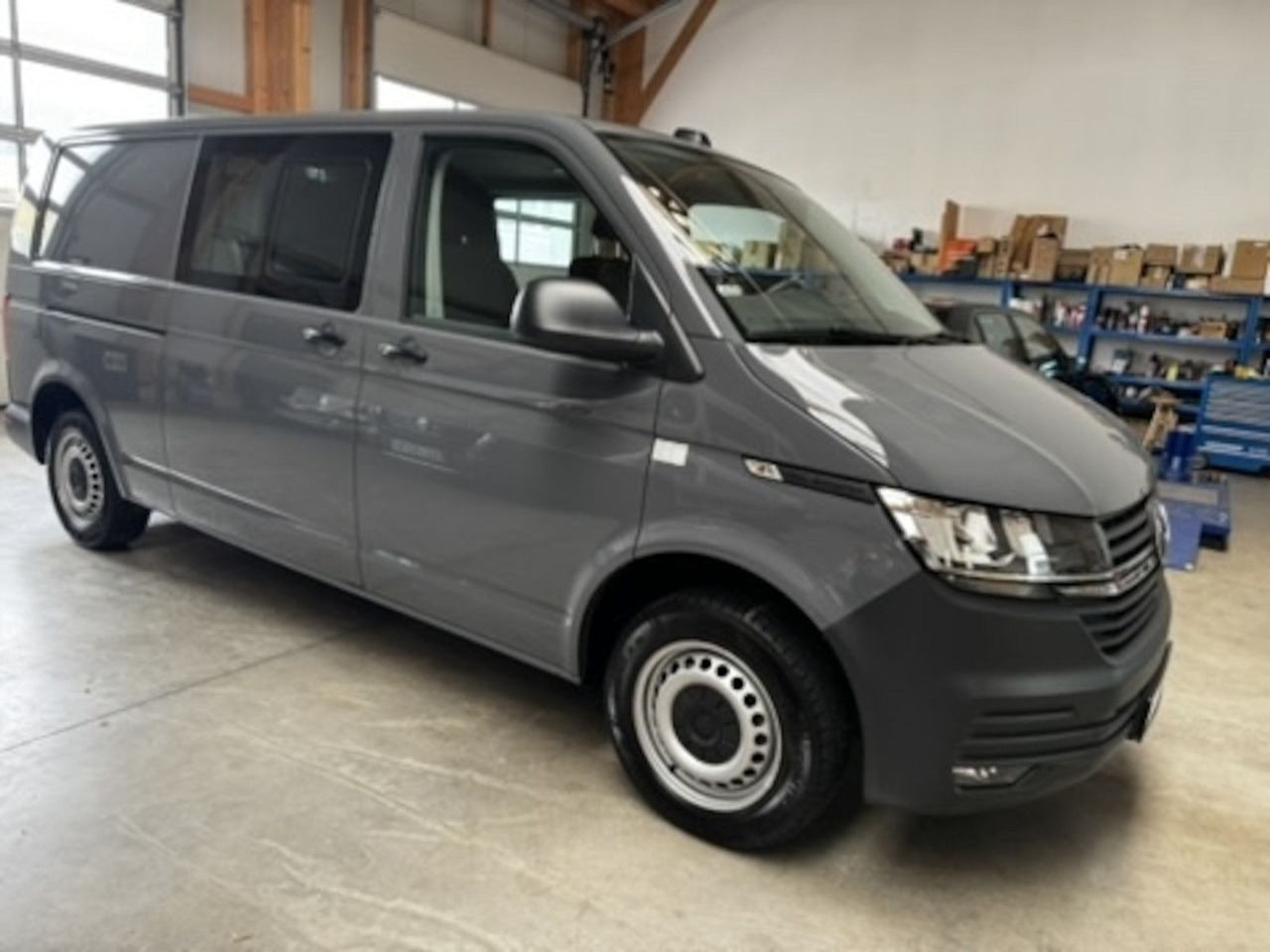 Volkswagen T6.1 lang 5-Sitzer 2.0 TDI 4Motion LKW - Furgão compacto: foto 1 Volkswagen T6.1 lang 5-Sitzer 2.0 TDI 4Motion LKW - Furgão compacto: foto 1