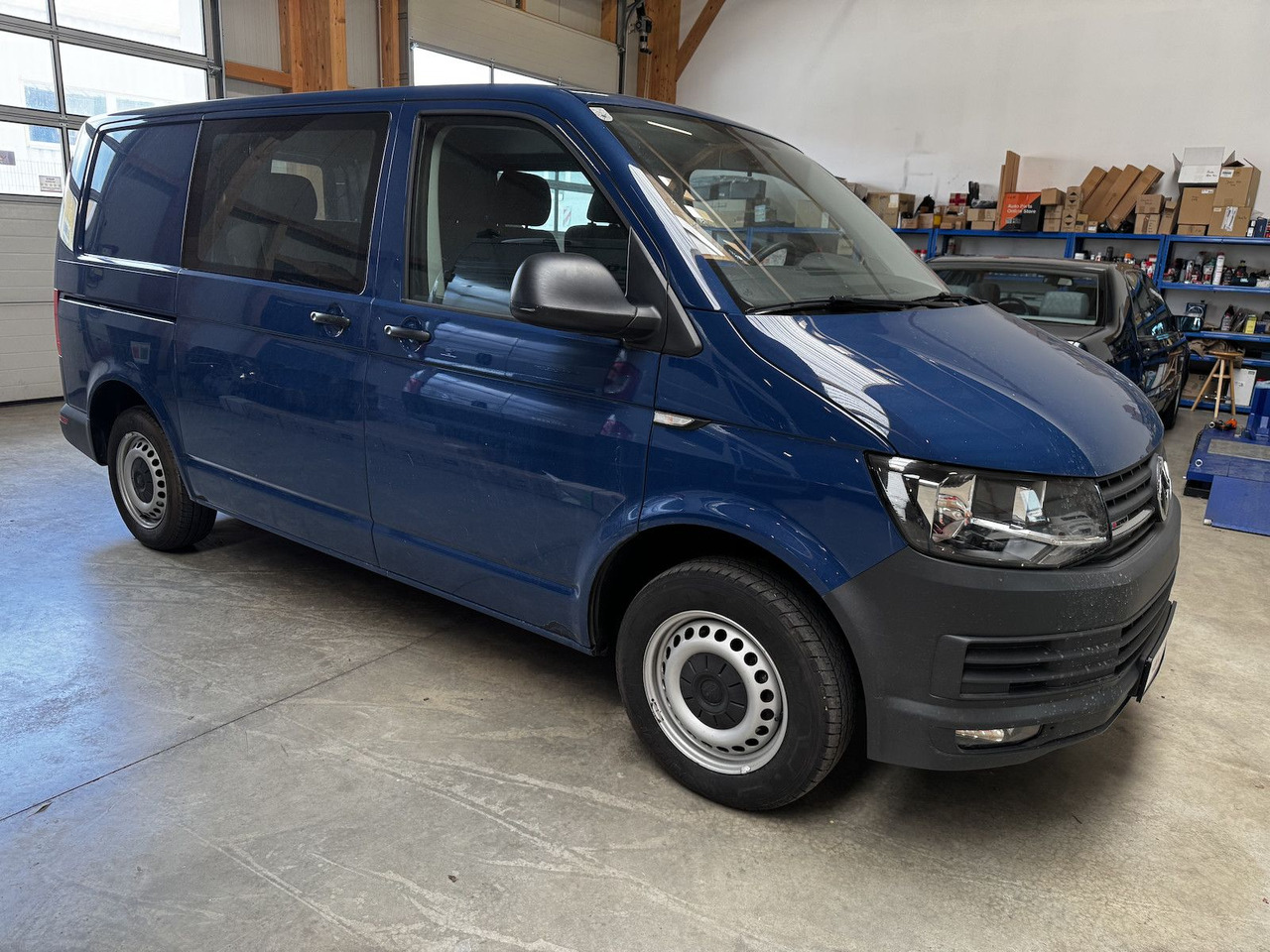 Volkswagen T6 2.0 TDI 4Motion Kasten 6-Sitzer - Automóvel: foto 1 Volkswagen T6 2.0 TDI 4Motion Kasten 6-Sitzer - Automóvel: foto 1