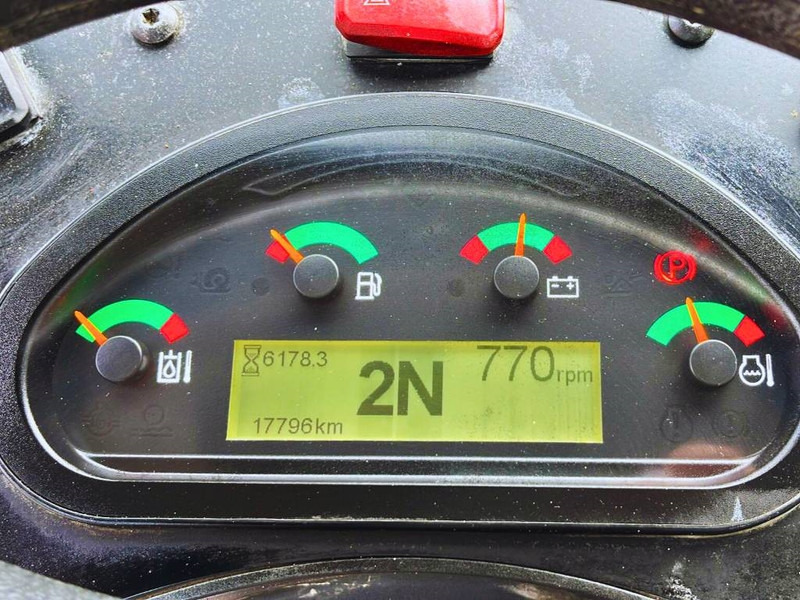 Pá carregadora de rodas Cat 906 M    2016: foto 11