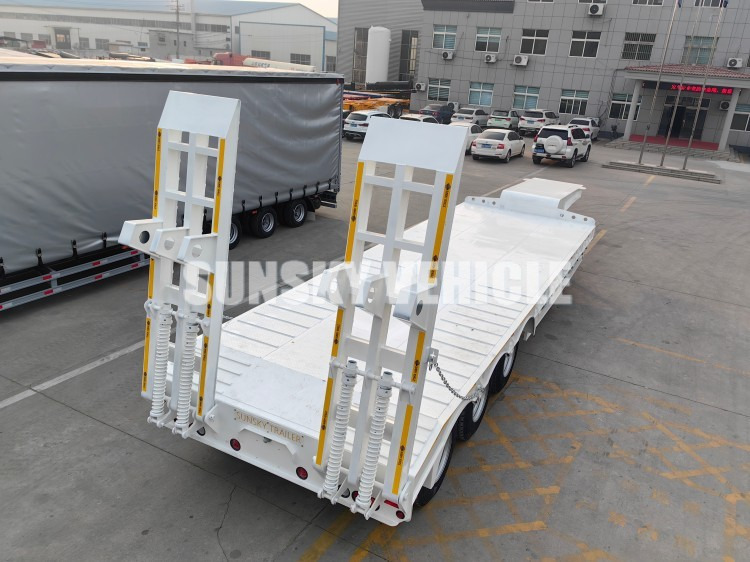 Semi-reboque baixa para transporte de máquinas pesadas novo SUNSKY 3 Axle 40 Tons gooseneck lowbed trailer: foto 10