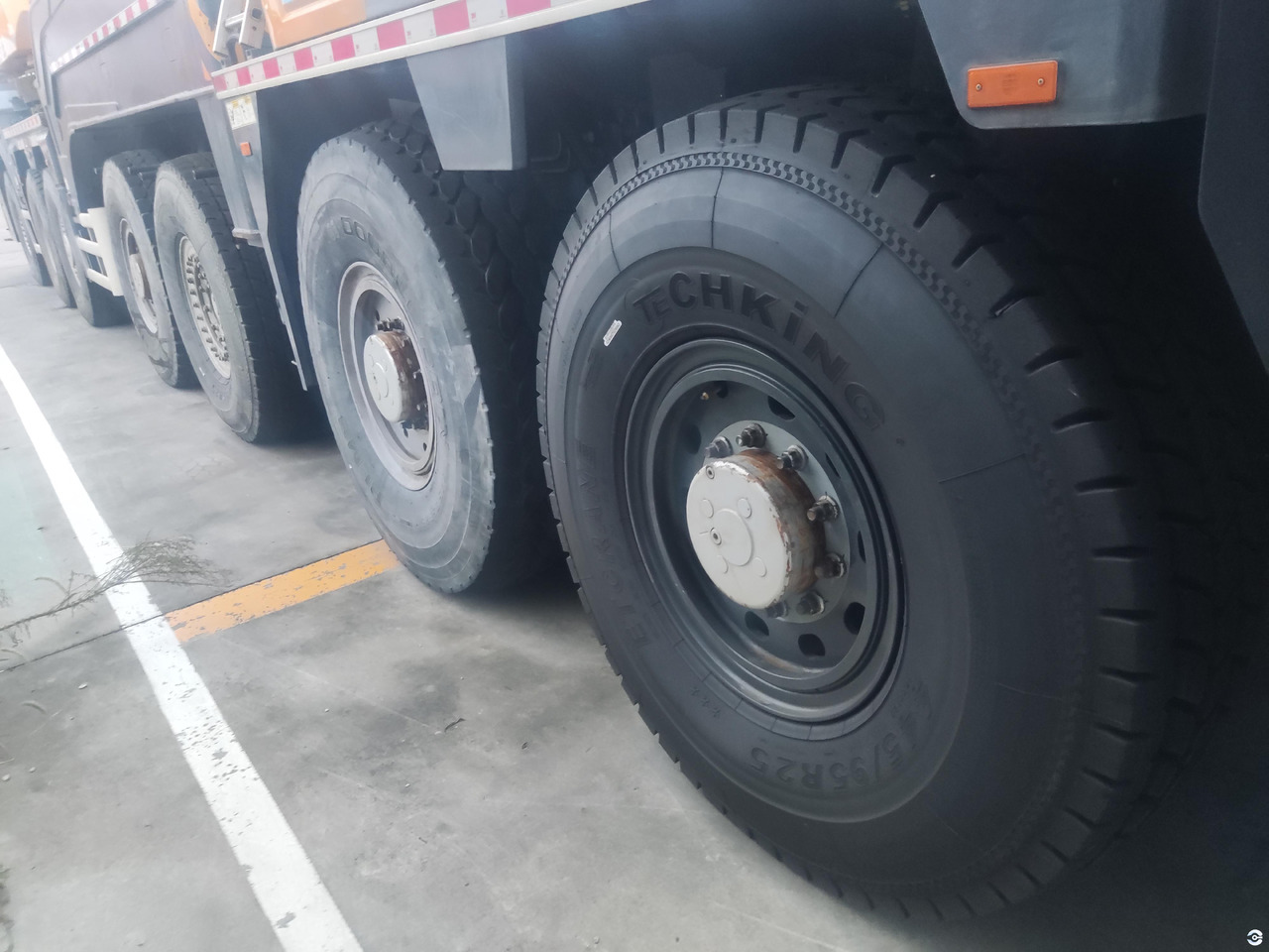 XCMG 2022 used 500ton all terrain crane truck price - Grua todo o terreno: foto 2 XCMG 2022 used 500ton all terrain crane truck price - Grua todo o terreno: foto 2