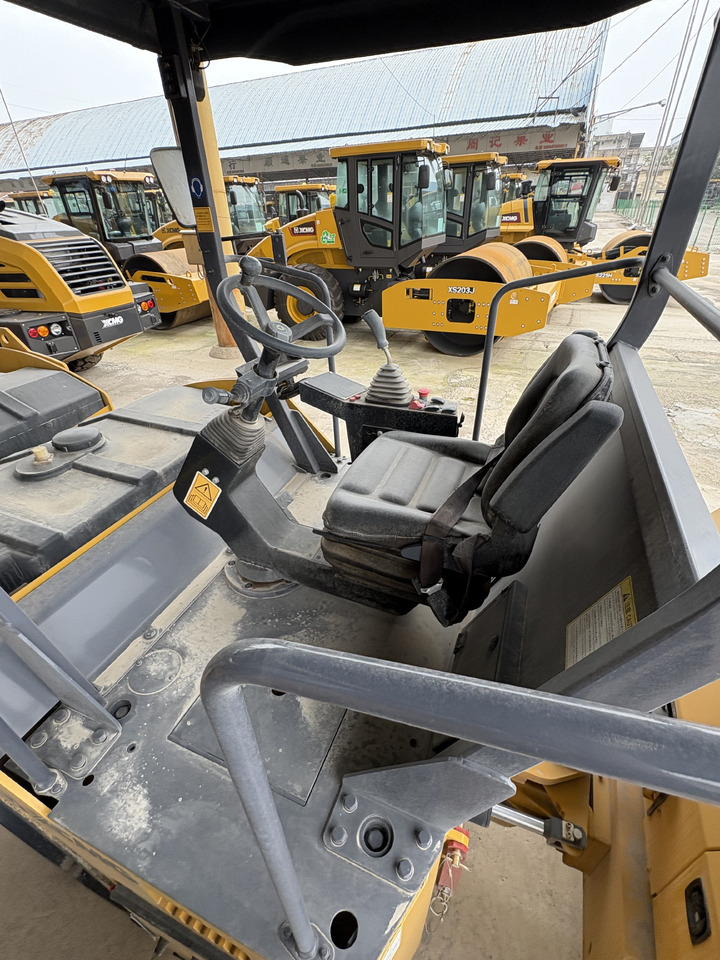 XCMG 8 ton 2Y103 double drum used vibratory road roller compactor 2022 - Compactador de asfalto: foto 2 XCMG 8 ton 2Y103 double drum used vibratory road roller compactor 2022 - Compactador de asfalto: foto 2