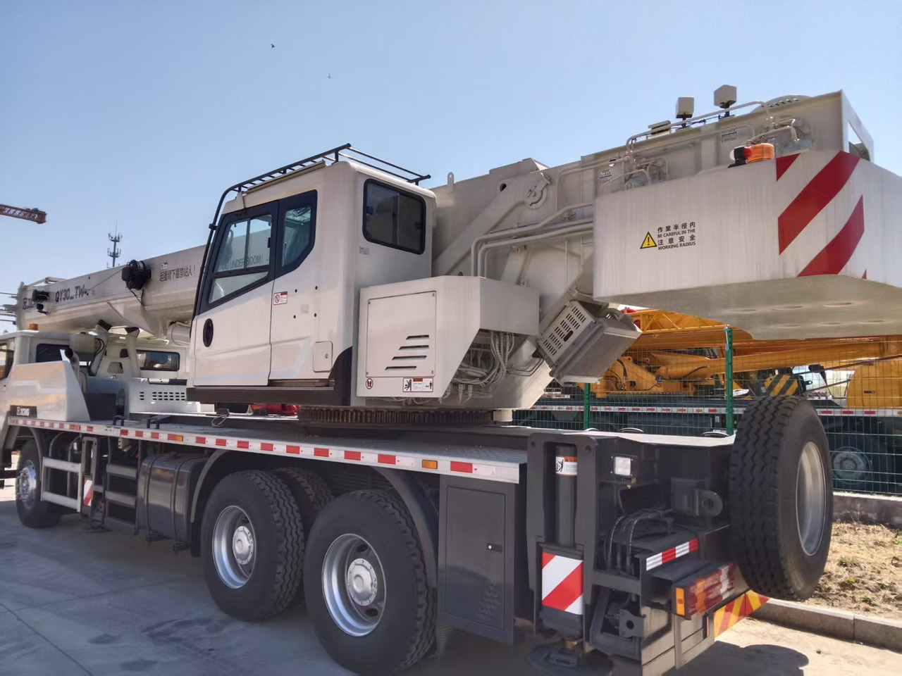 XCMG Official Construction Mini Mobile Crane QY30_TW 30 ton Used Small Hydraulic Crane Price - Grua móvel: foto 4 XCMG Official Construction Mini Mobile Crane QY30_TW 30 ton Used Small Hydraulic Crane Price - Grua móvel: foto 4