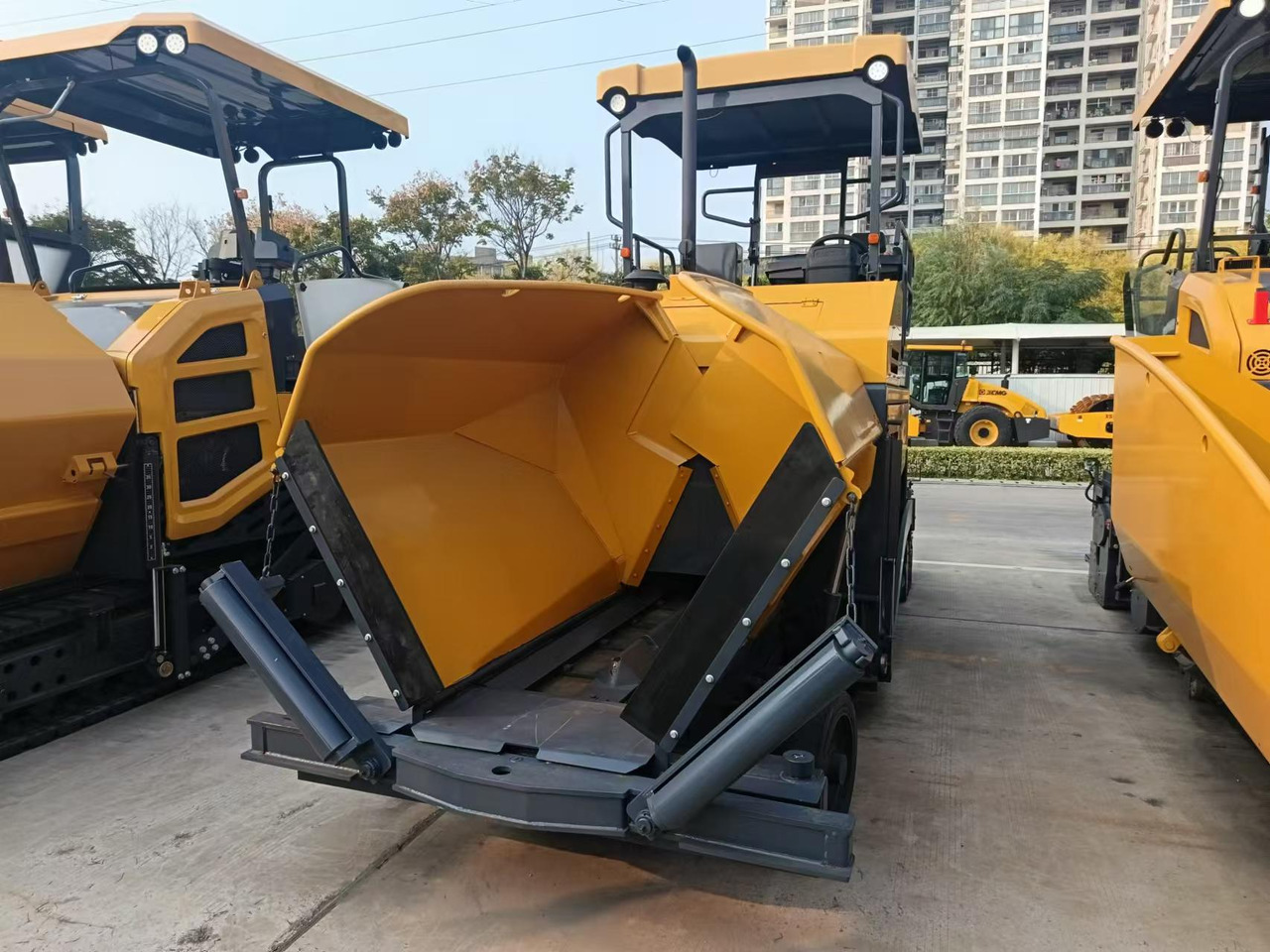 XCMG Official Road Machinery Used Asphalt Paver RP453L 3.4m Small Asphalt Paver Price - Acabadora: foto 5 XCMG Official Road Machinery Used Asphalt Paver RP453L 3.4m Small Asphalt Paver Price - Acabadora: foto 5