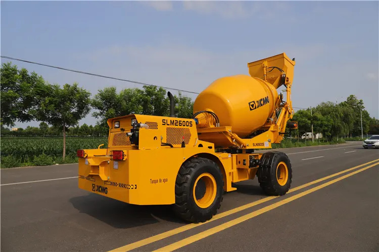 XCMG Official SLM2600S 2.6 Cubic Meters Diesel Engine Power Self Propelled Concrete Mixers for Sale - Camião betoneira: foto 4 XCMG Official SLM2600S 2.6 Cubic Meters Diesel Engine Power Self Propelled Concrete Mixers for Sale - Camião betoneira: foto 4