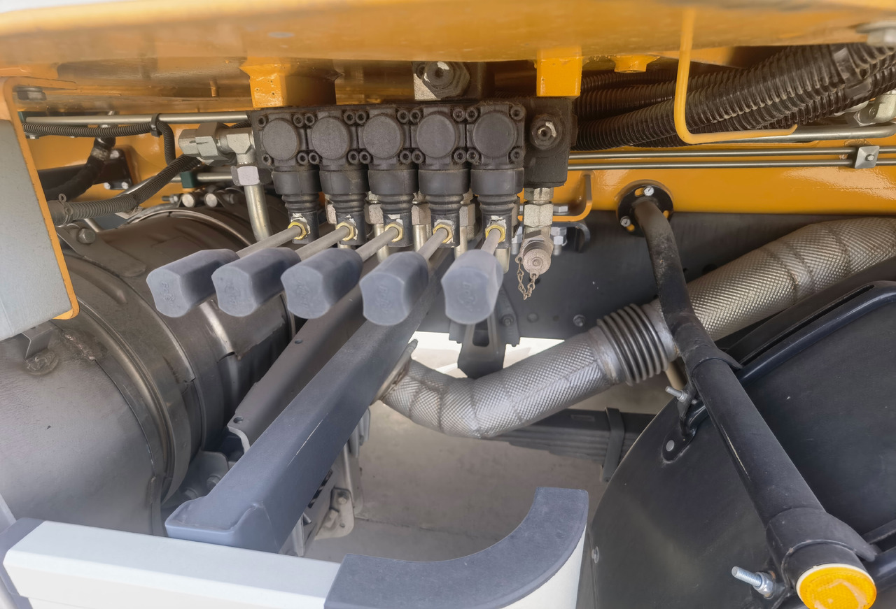 Autobomba de betão XCMG Official Second Hand 62m Concrete Boom Pump HB62V Truck Mounted Concrete Pump For Sale: foto 10