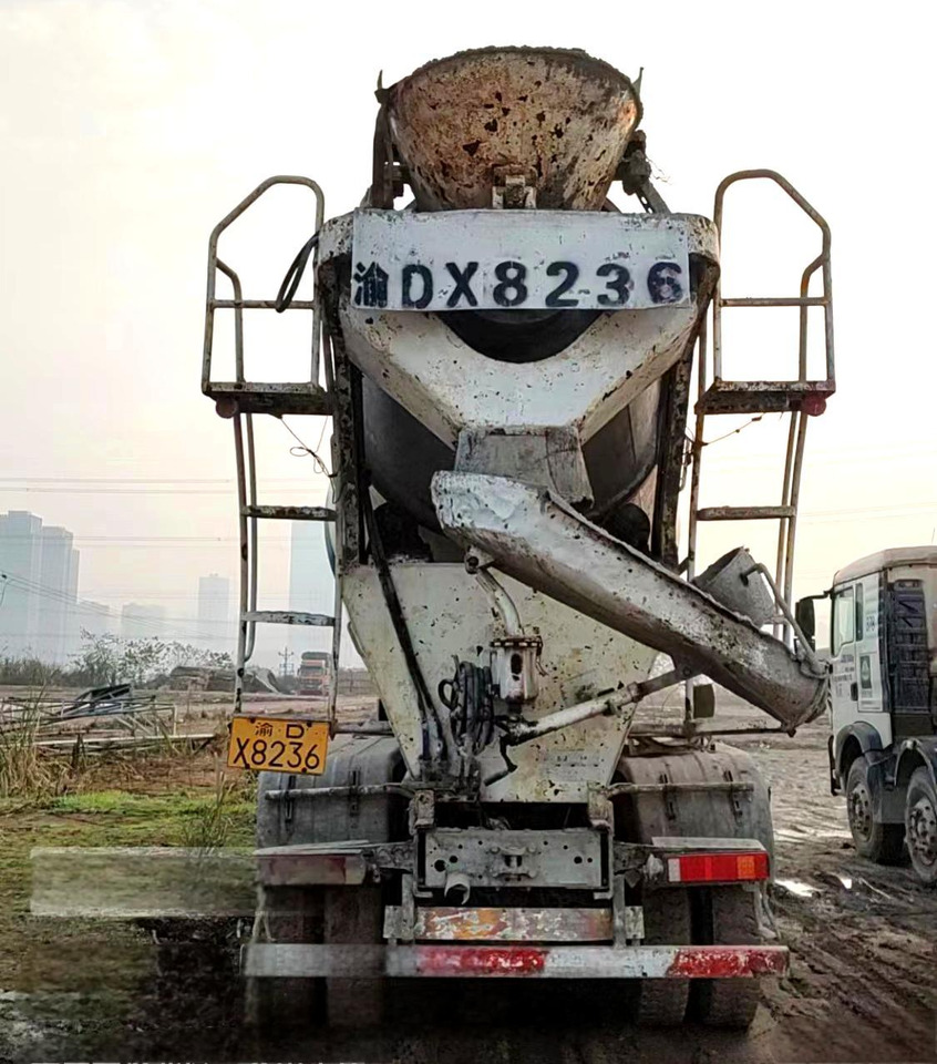 XCMG Official Second Hand Diesel Concrete Mixer Truck G4804B 12m³ Cement Mixer Truck Price - Camião betoneira: foto 4 XCMG Official Second Hand Diesel Concrete Mixer Truck G4804B 12m³ Cement Mixer Truck Price - Camião betoneira: foto 4