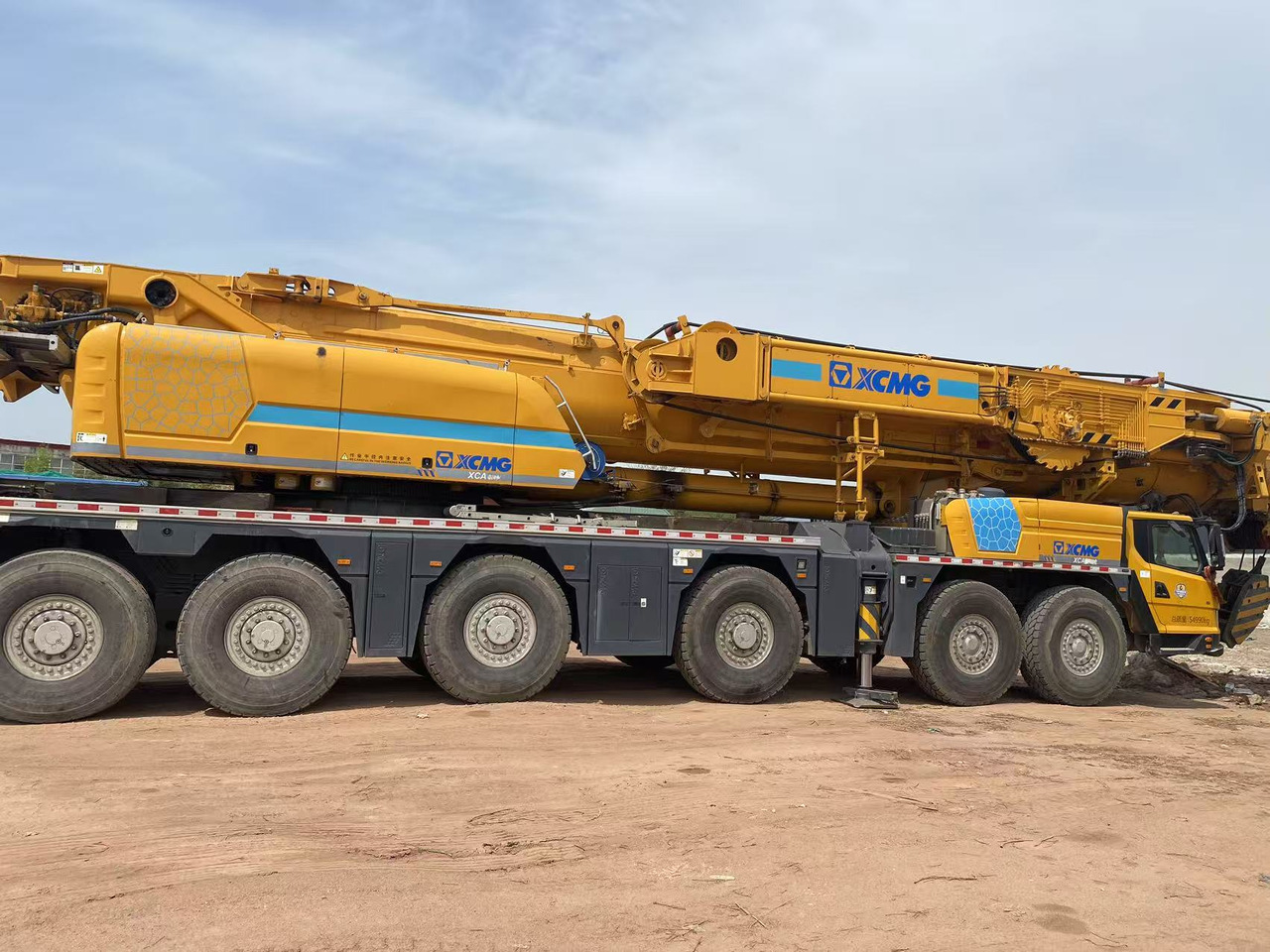 XCMG Official Used All Terrain Crane XCA300-1 300 Ton Mobile Crane Price - Grua todo o terreno: foto 4 XCMG Official Used All Terrain Crane XCA300-1 300 Ton Mobile Crane Price - Grua todo o terreno: foto 4