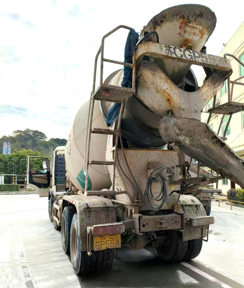 XCMG Official Used Concrete Mixer Truck HOWO G4802D 12m³ Cement Mixer Truck Price - Camião betoneira: foto 4 XCMG Official Used Concrete Mixer Truck HOWO G4802D 12m³ Cement Mixer Truck Price - Camião betoneira: foto 4