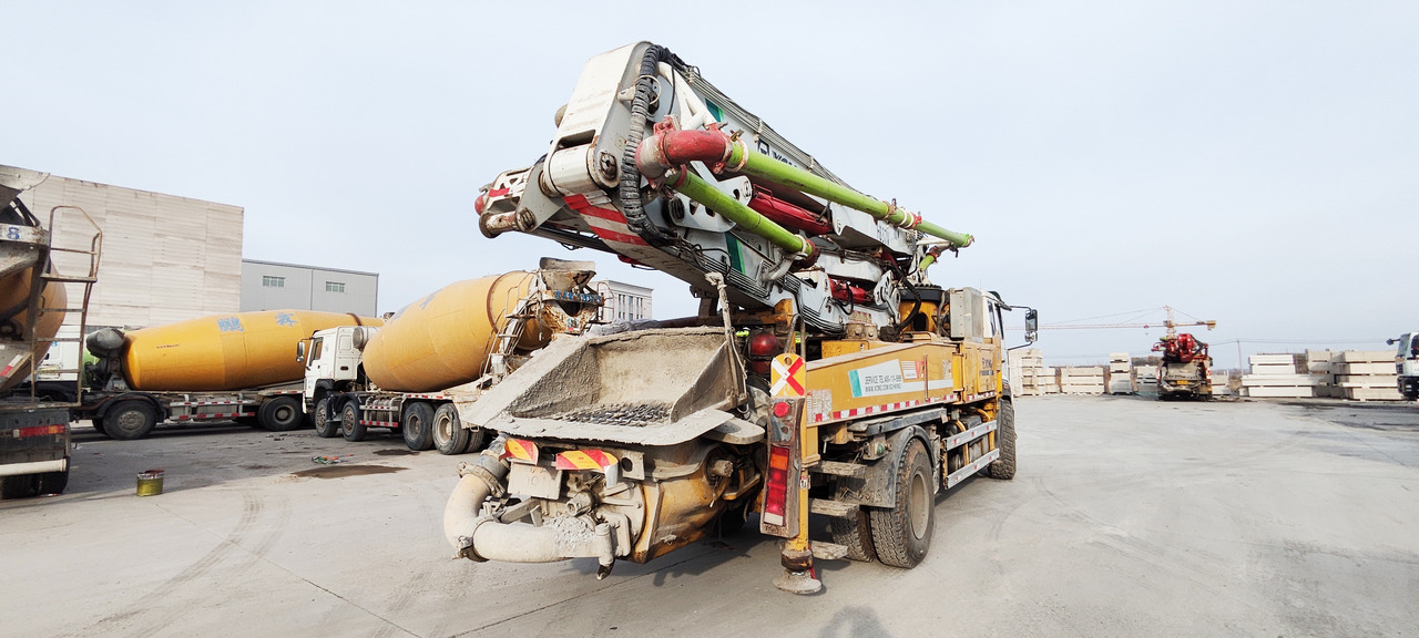 Autobomba de betão XCMG Official Used Concrete Pump Truck HB37V 37 Meters Cement Pump Machine Price For Sale: foto 6