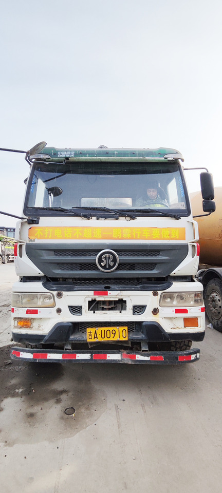 XCMG Official Used Concrete Pump Truck HB37V 37 Meters Cement Pump Machine Price For Sale - Autobomba de betão: foto 5 XCMG Official Used Concrete Pump Truck HB37V 37 Meters Cement Pump Machine Price For Sale - Autobomba de betão: foto 5