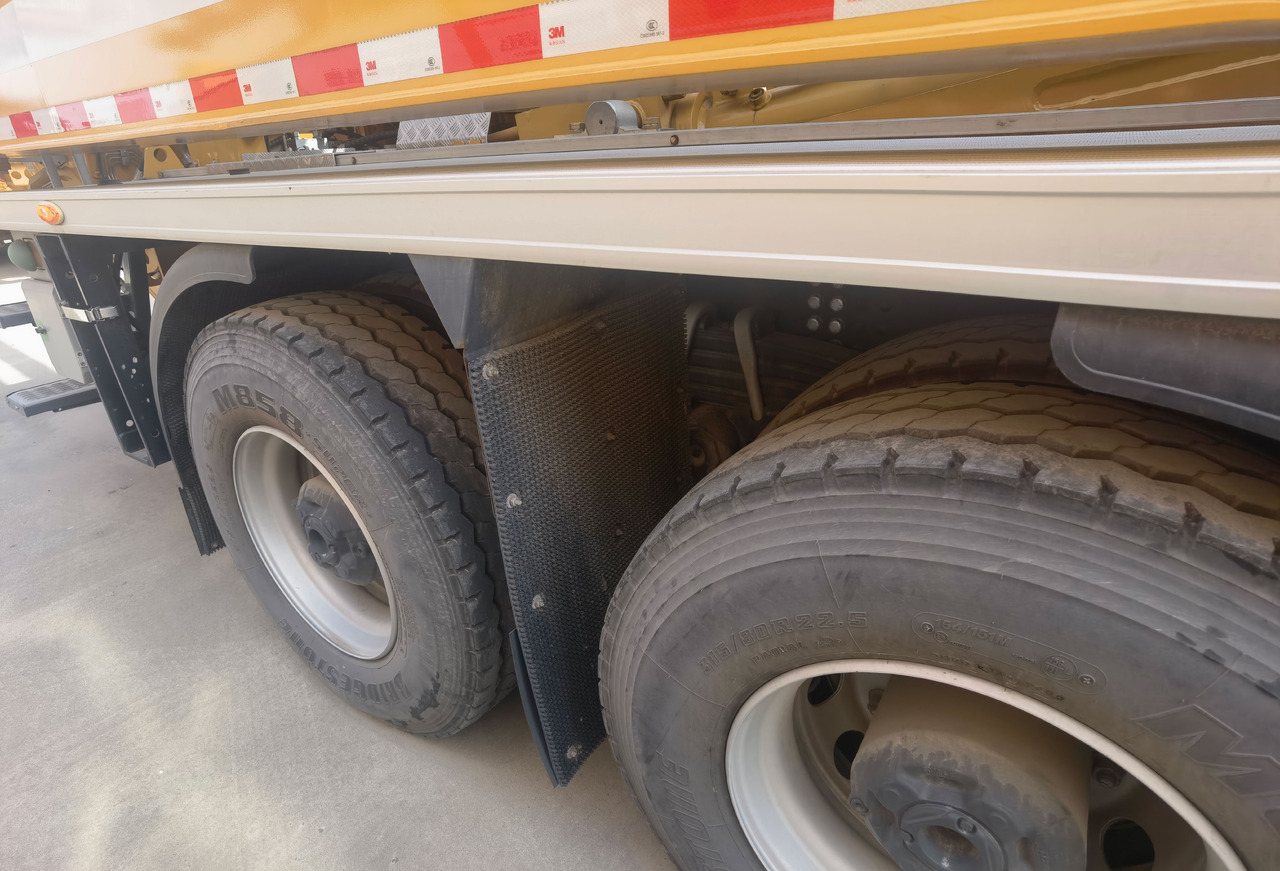 Autobomba de betão XCMG Official Used Diesel Concrete Pump 62m HB62V Truck-mounted Concrete Pump Hot Sale: foto 7