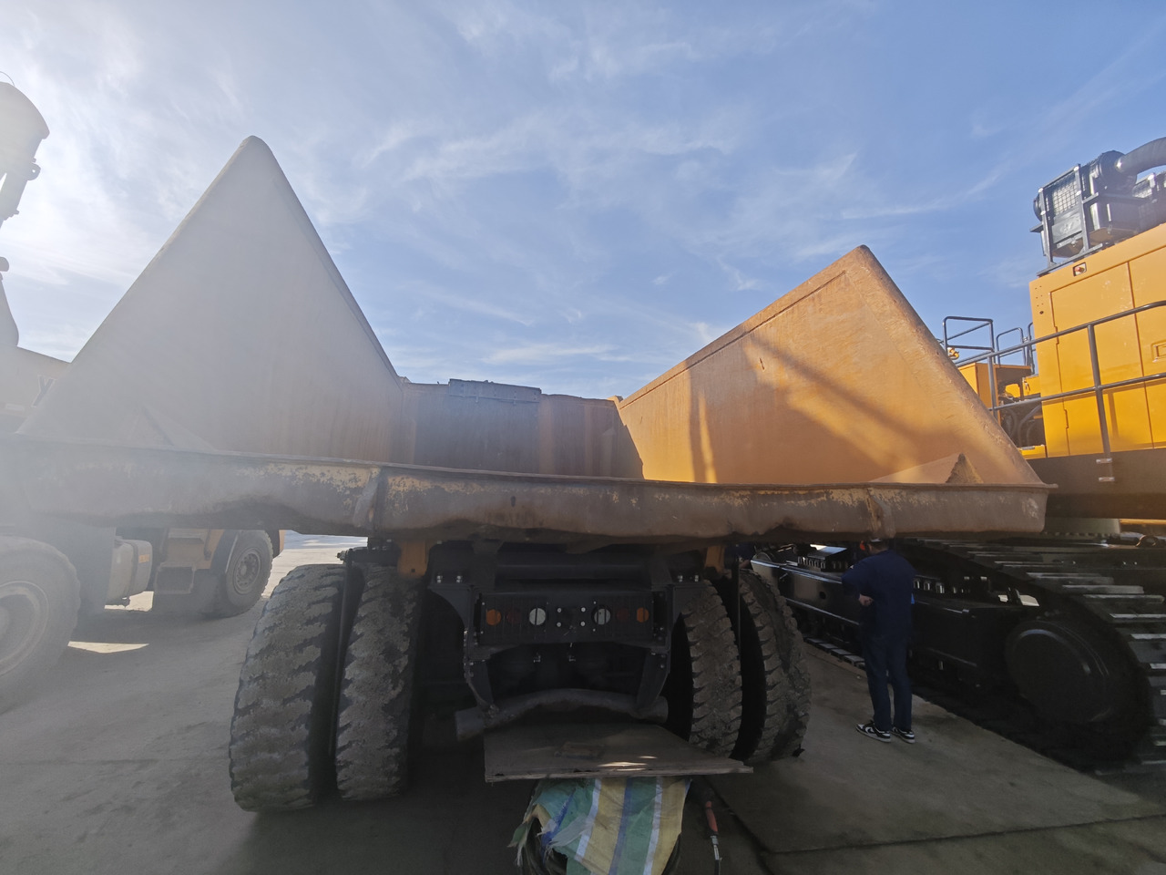 XCMG Official Used Mining Diesel Dump Truck XKT105A 70T Articulated Electric Tipper Hot Sale - Dumper: foto 5 XCMG Official Used Mining Diesel Dump Truck XKT105A 70T Articulated Electric Tipper Hot Sale - Dumper: foto 5