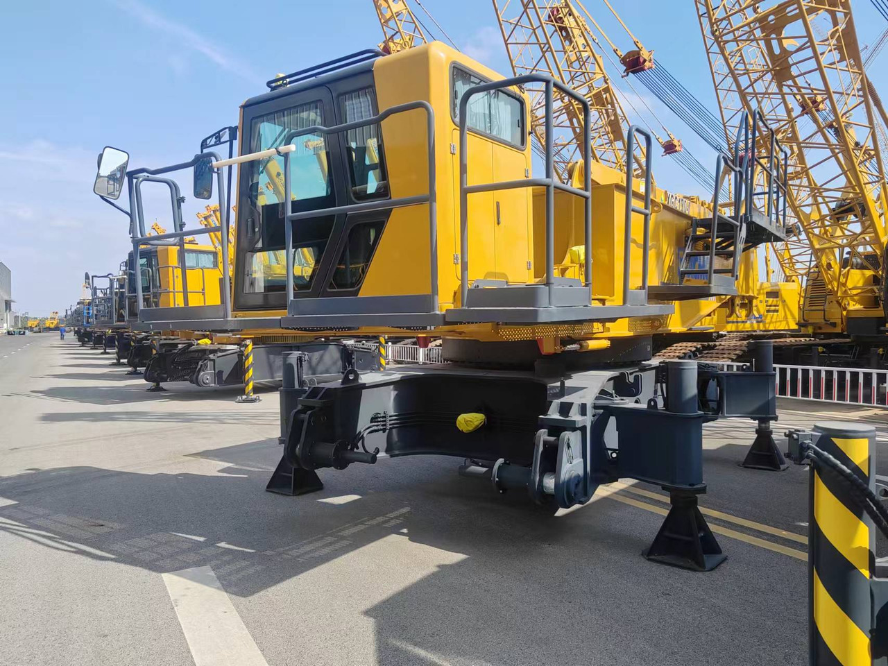 XCMG Official Used Mobile Crawler Crane XGC130-I 130 Ton Hydraulic Diesel Crane Hot Sale - Guindaste sobre esteiras: foto 2 XCMG Official Used Mobile Crawler Crane XGC130-I 130 Ton Hydraulic Diesel Crane Hot Sale - Guindaste sobre esteiras: foto 2