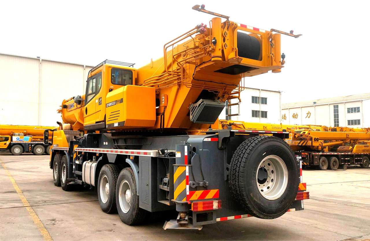 XCMG QY180K5C hydraulic telescopic boom diesel lift crane truck - Grua móvel: foto 4 XCMG QY180K5C hydraulic telescopic boom diesel lift crane truck - Grua móvel: foto 4