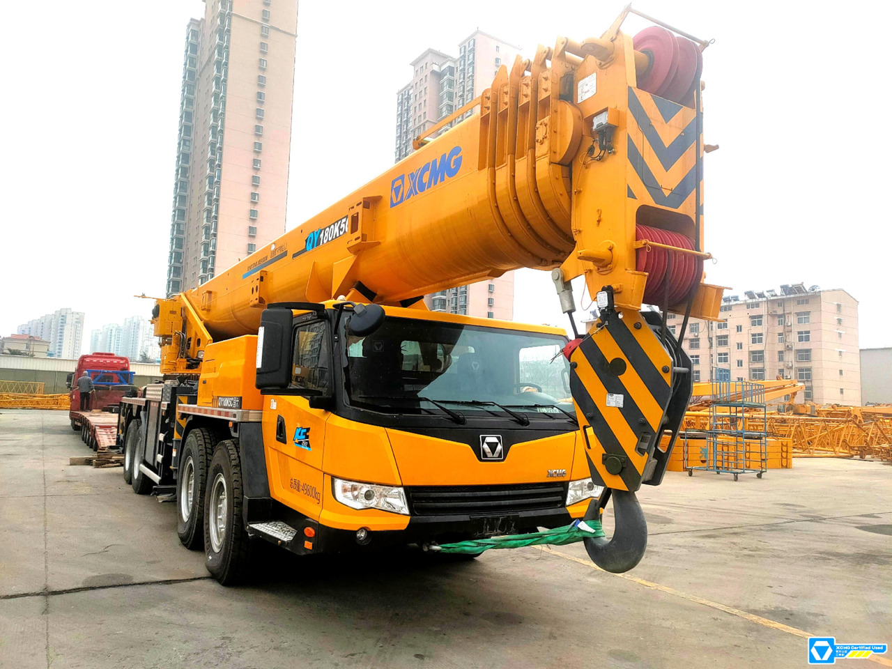 XCMG QY180K5C mobile diesel lift crane price - Grua móvel: foto 2 XCMG QY180K5C mobile diesel lift crane price - Grua móvel: foto 2