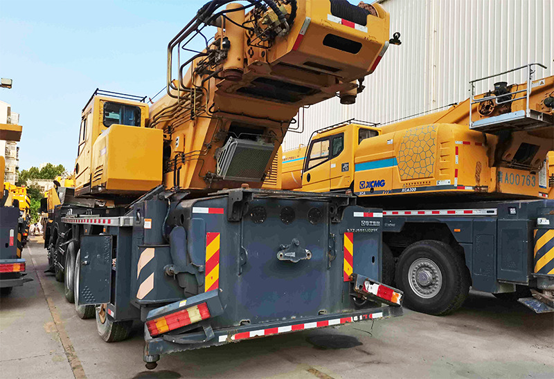 XCMG QY95K7C 90ton 95ton second hand hydraulic crane price - Grua móvel: foto 4 XCMG QY95K7C 90ton 95ton second hand hydraulic crane price - Grua móvel: foto 4