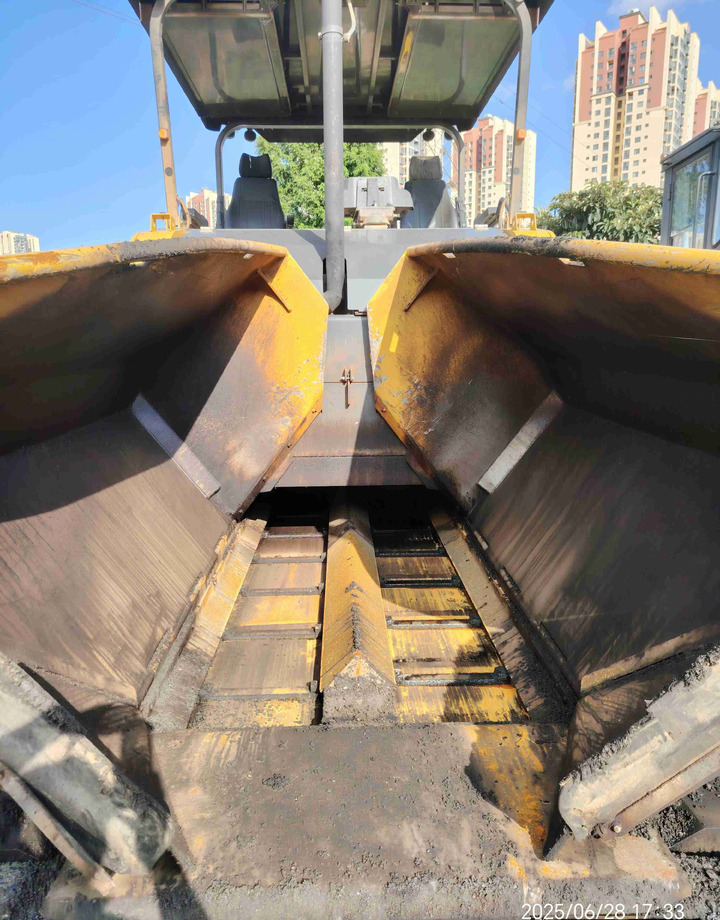 XCMG RP905HDIV used hydraulic mobile asphalt paver - Acabadora: foto 5 XCMG RP905HDIV used hydraulic mobile asphalt paver - Acabadora: foto 5