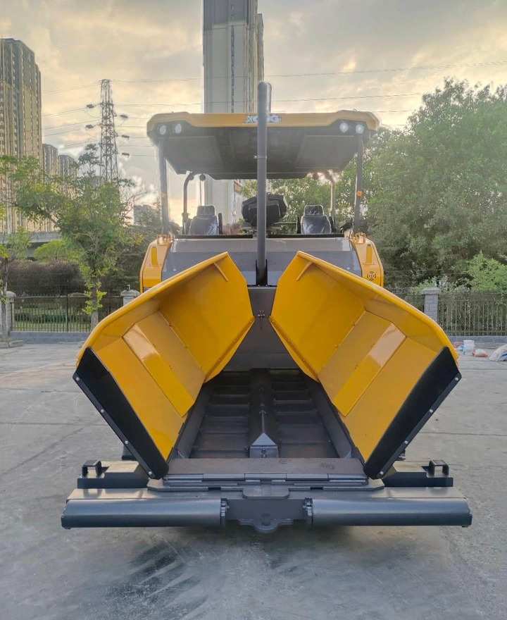 XCMG RP905IV used crawler portable concrete asphalt paver price - Acabadora: foto 5 XCMG RP905IV used crawler portable concrete asphalt paver price - Acabadora: foto 5