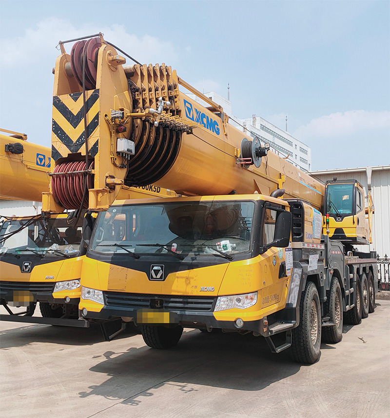 XCMG XCT130L8 second hand 130ton small hydraulic crane for sale - Grua móvel: foto 2 XCMG XCT130L8 second hand 130ton small hydraulic crane for sale - Grua móvel: foto 2
