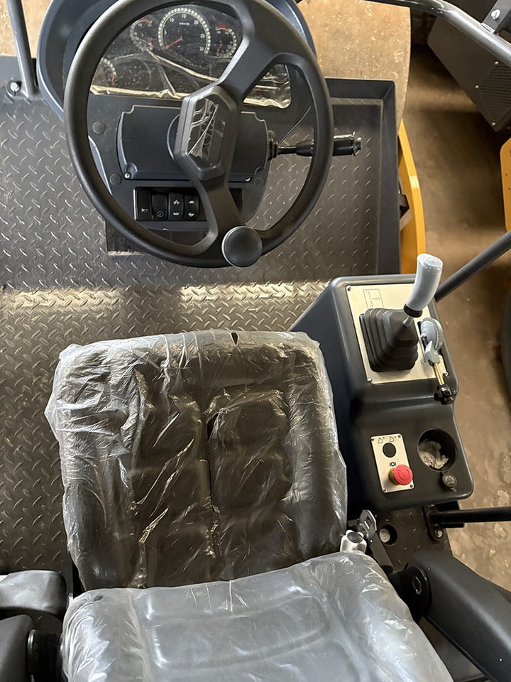XCMG XS123 12ton used hydraulic road roller price - Compactador de asfalto: foto 4 XCMG XS123 12ton used hydraulic road roller price - Compactador de asfalto: foto 4