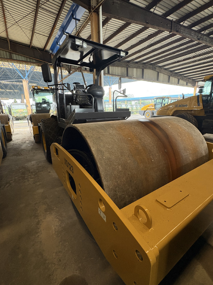 XCMG XS123 12ton used hydraulic road roller price - Compactador de asfalto: foto 5 XCMG XS123 12ton used hydraulic road roller price - Compactador de asfalto: foto 5