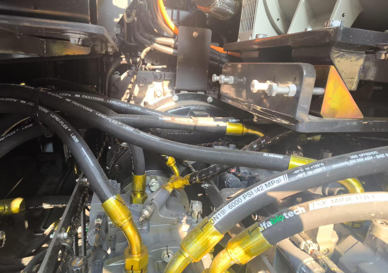 XCMG official used asphalt paver RP905IV Concrete machine - Acabadora: foto 2 XCMG official used asphalt paver RP905IV Concrete machine - Acabadora: foto 2