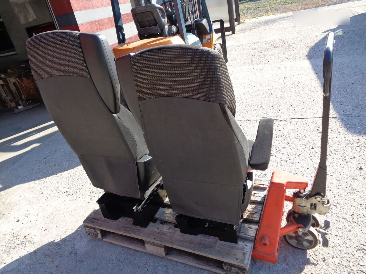 Banco por Camião DAF XF 105 106 SET DAF XF 105 106 truck: foto 6 Banco por Camião DAF XF 105 106 SET DAF XF 105 106 truck: foto 6