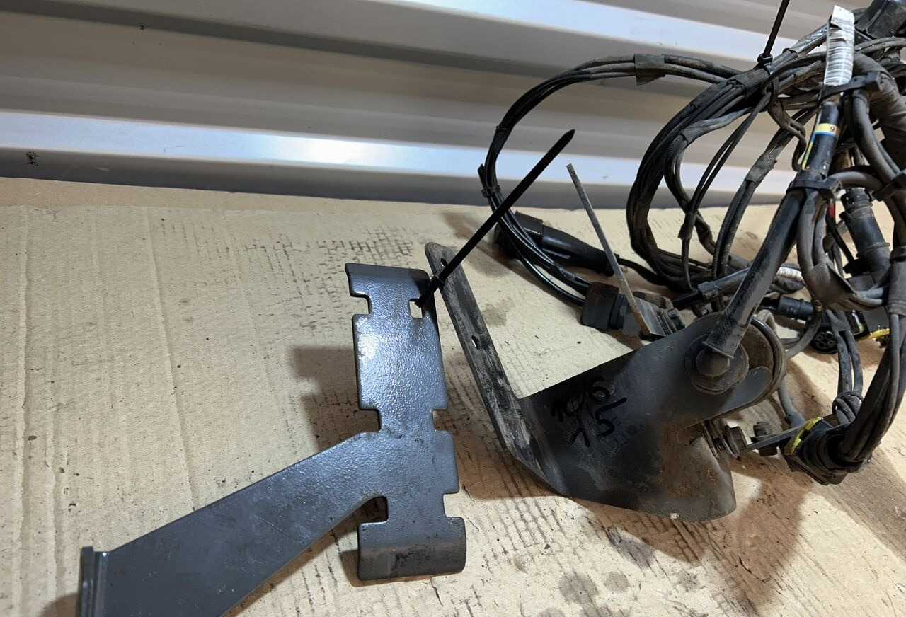 DAF XF 106 2020457 DAF XF 106 truck - Cables/ Wire harness por Camião: foto 2 DAF XF 106 2020457 DAF XF 106 truck - Cables/ Wire harness por Camião: foto 2