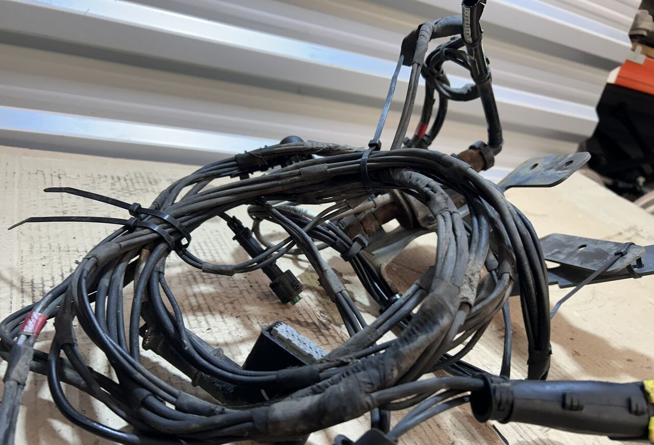 DAF XF 106 2020457 DAF XF 106 truck - Cables/ Wire harness por Camião: foto 3 DAF XF 106 2020457 DAF XF 106 truck - Cables/ Wire harness por Camião: foto 3