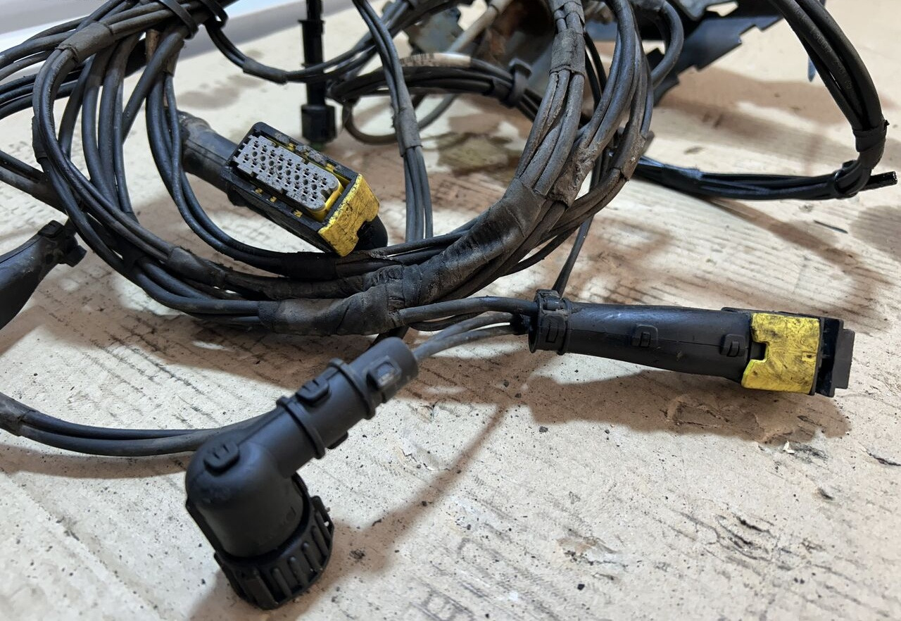 DAF XF 106 2020457 DAF XF 106 truck - Cables/ Wire harness por Camião: foto 5 DAF XF 106 2020457 DAF XF 106 truck - Cables/ Wire harness por Camião: foto 5