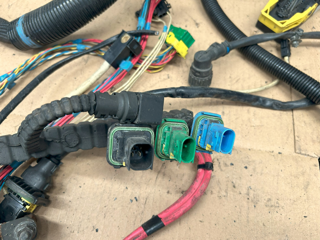 DAF XF 106 J3C ENGINE WIRING HARNESS - Cables/ Wire harness: foto 2 DAF XF 106 J3C ENGINE WIRING HARNESS - Cables/ Wire harness: foto 2