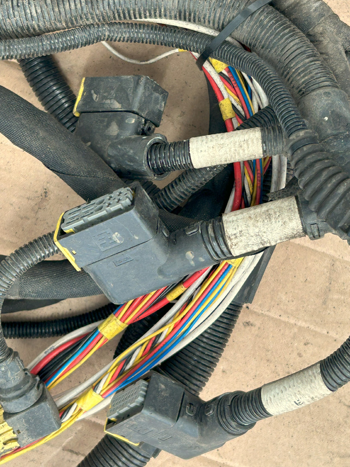 DAF XF 106 TRAILER SOCKET ELECTRICAL HARNESS - Cables/ Wire harness: foto 2 DAF XF 106 TRAILER SOCKET ELECTRICAL HARNESS - Cables/ Wire harness: foto 2