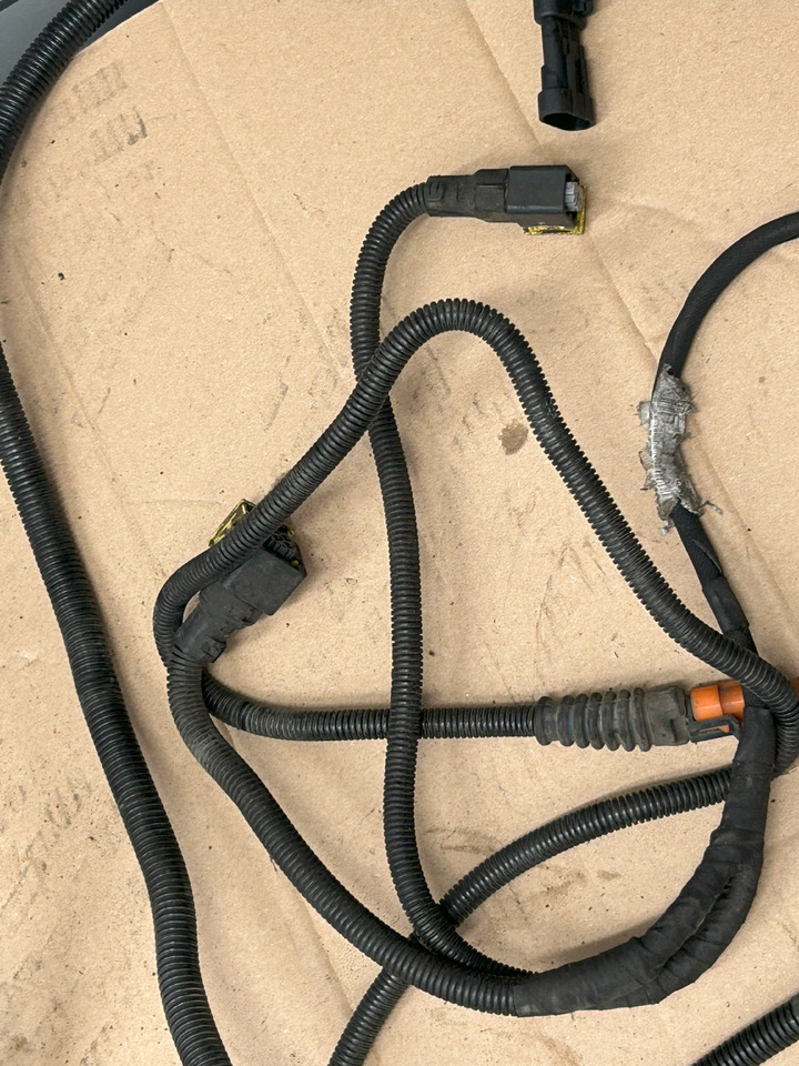 DAF XF 106 TRAILER SOCKET ELECTRICAL HARNESS - Cables/ Wire harness: foto 4 DAF XF 106 TRAILER SOCKET ELECTRICAL HARNESS - Cables/ Wire harness: foto 4