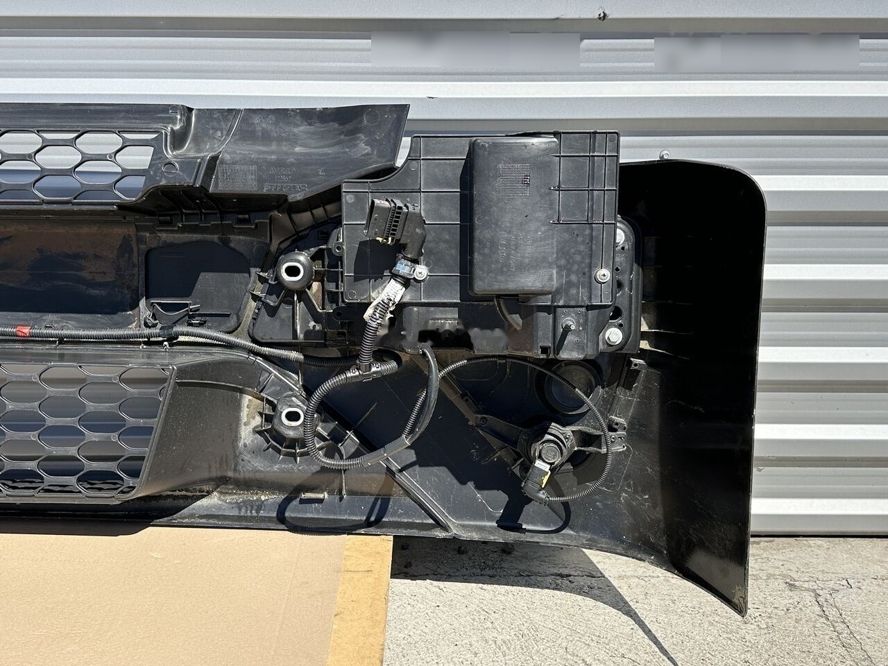 IVECO EUROCARGO/ 5801690602 / 5801745452 / 5801745449 IVECO 5801690602 / 5801745452 / 5801745449 - Para-choque por Camião: foto 4 IVECO EUROCARGO/ 5801690602 / 5801745452 / 5801745449 IVECO 5801690602 / 5801745452 / 5801745449 - Para-choque por Camião: foto 4