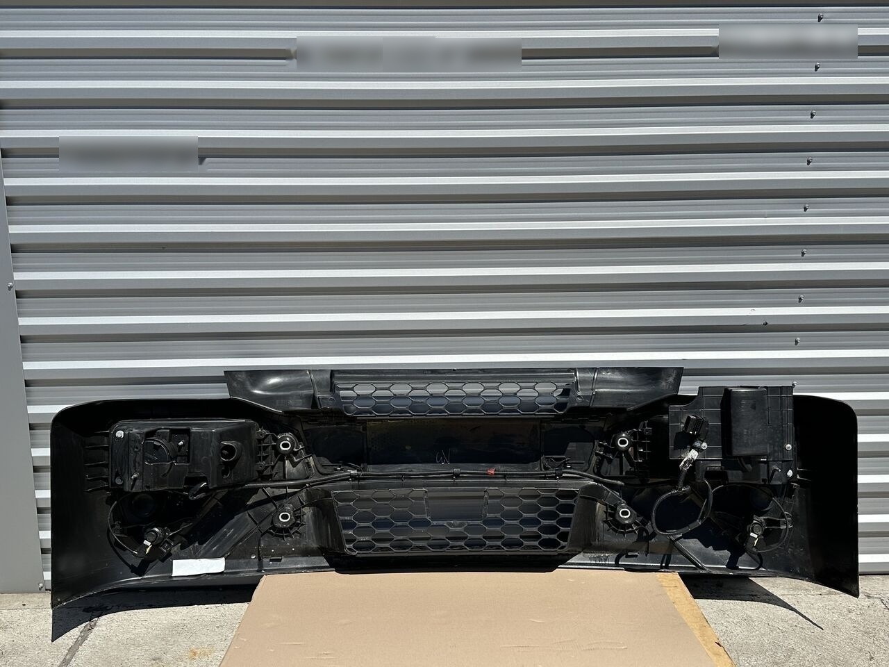 IVECO EUROCARGO/ 5801690602 / 5801745452 / 5801745449 IVECO 5801690602 / 5801745452 / 5801745449 - Para-choque por Camião: foto 2 IVECO EUROCARGO/ 5801690602 / 5801745452 / 5801745449 IVECO 5801690602 / 5801745452 / 5801745449 - Para-choque por Camião: foto 2