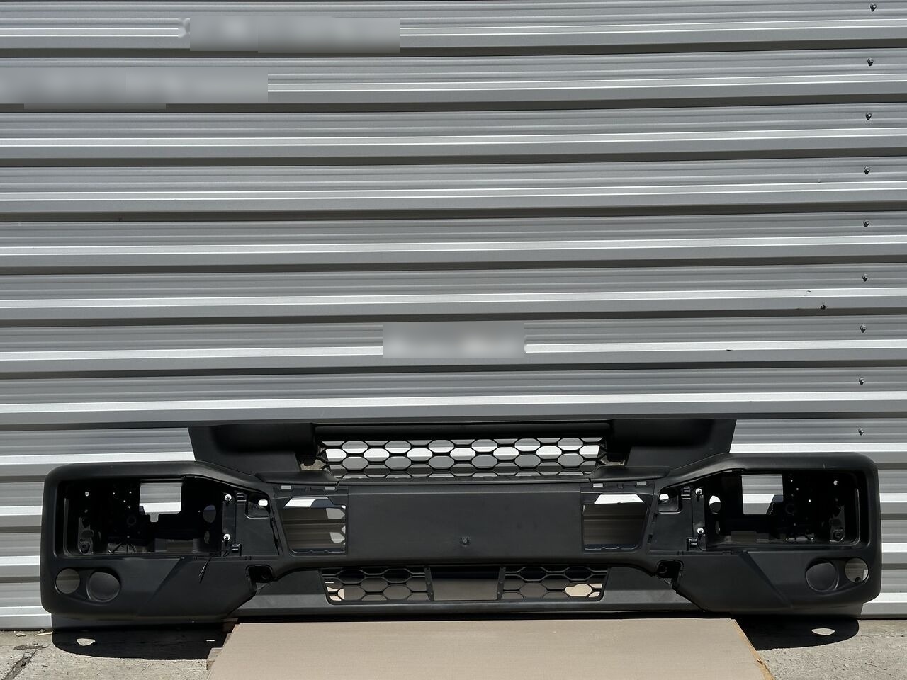 IVECO EUROCARGO 5801696199 IVECO 5801696199 - Para-choque por Camião: foto 1 IVECO EUROCARGO 5801696199 IVECO 5801696199 - Para-choque por Camião: foto 1