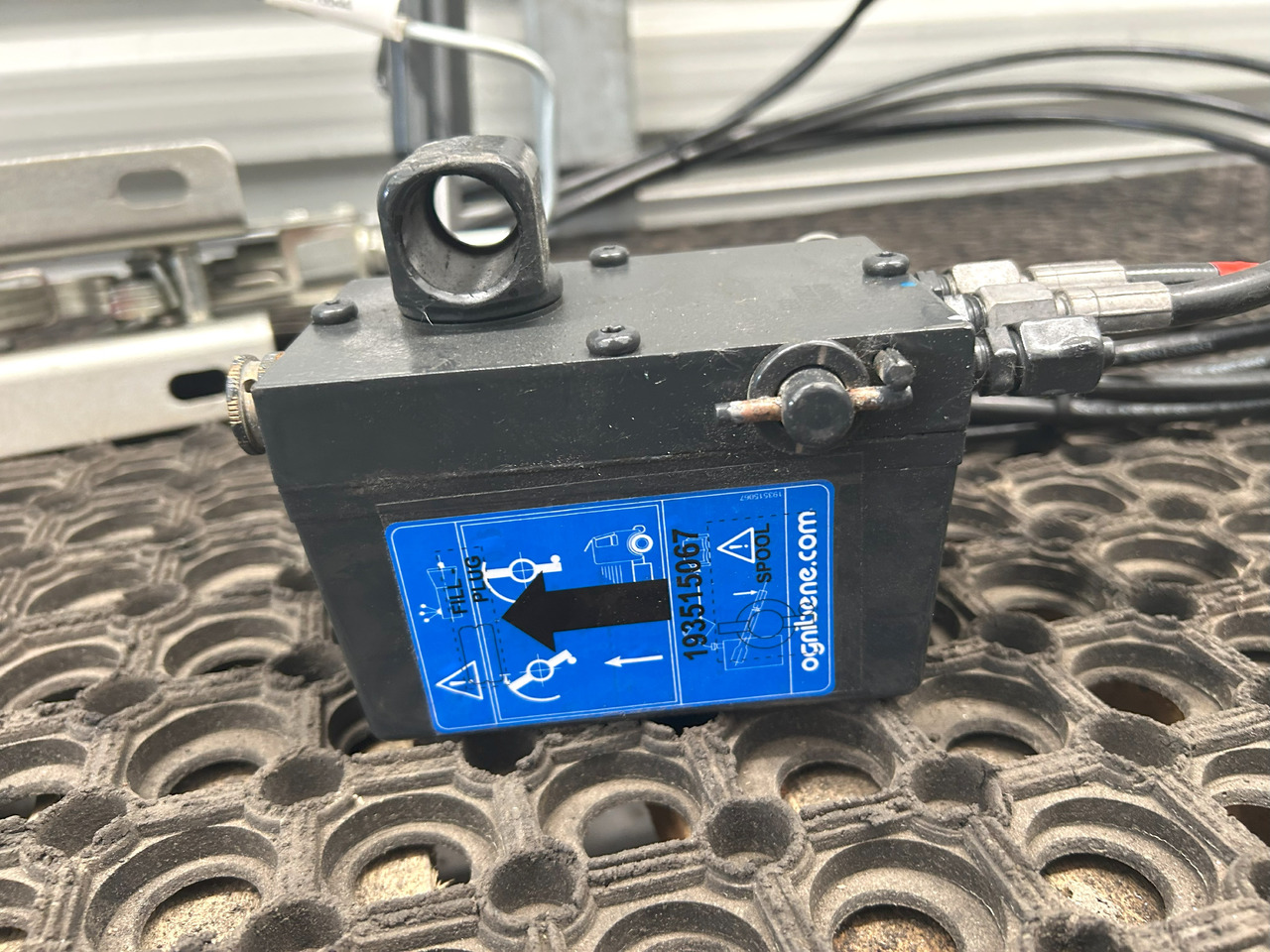 IVECO EUROCARGO 75E MLC CABIN LIFTING KIT - Cilindro hidráulico: foto 2 IVECO EUROCARGO 75E MLC CABIN LIFTING KIT - Cilindro hidráulico: foto 2