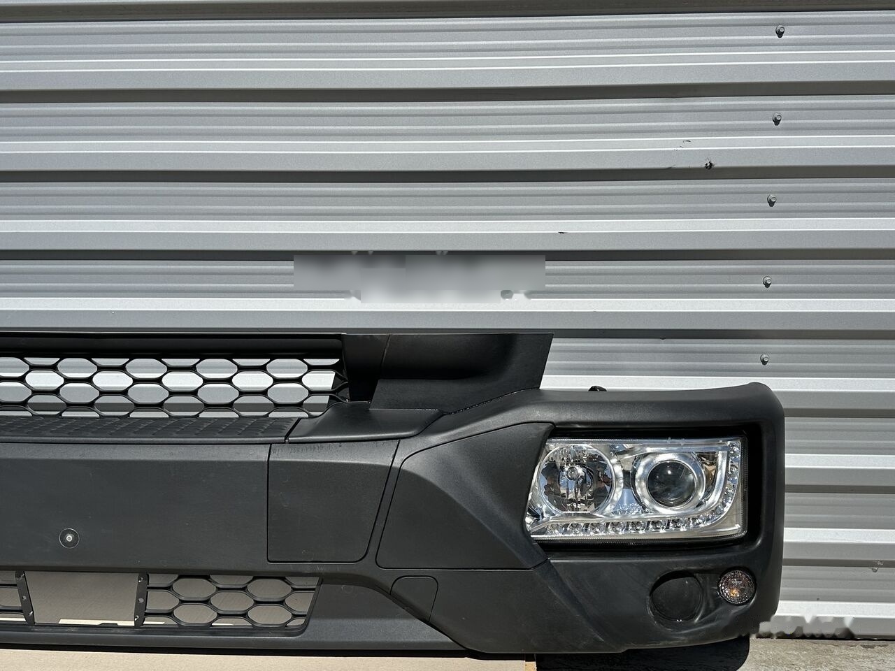 IVECO EUROCARGO STRALIS 5801696199 / 5801745452 / 5801745449 - Para-choque por Camião: foto 3 IVECO EUROCARGO STRALIS 5801696199 / 5801745452 / 5801745449 - Para-choque por Camião: foto 3